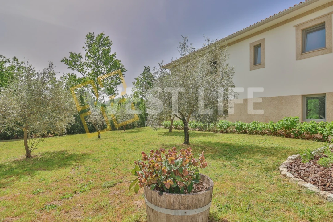 Moradia T5 para Venda em Santa Cruz da Trapa e São Cristóvão de Lafões Foto 4