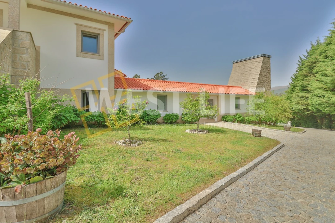 Moradia T5 para Venda em Santa Cruz da Trapa e São Cristóvão de Lafões Foto 6