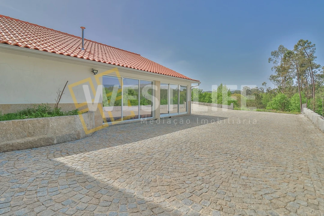 Moradia T5 para Venda em Santa Cruz da Trapa e São Cristóvão de Lafões Foto 8