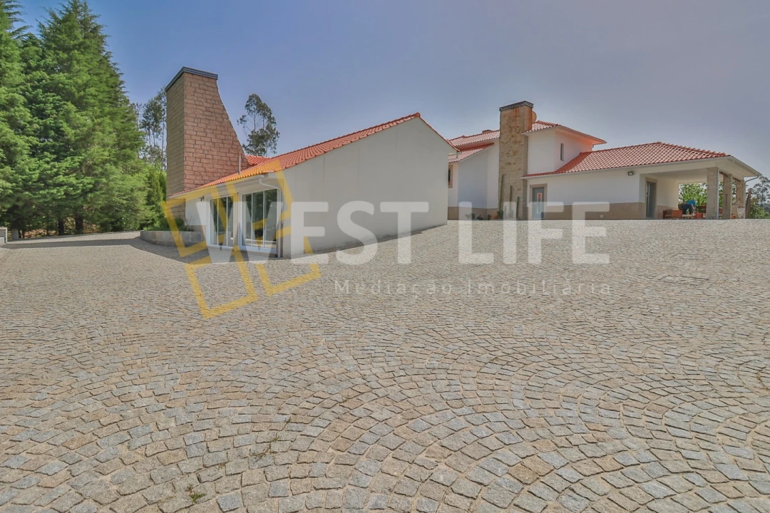 Moradia T5 para Venda em Santa Cruz da Trapa e São Cristóvão de Lafões Foto 9