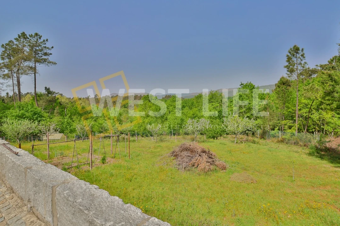 Moradia T5 para Venda em Santa Cruz da Trapa e São Cristóvão de Lafões Foto 11