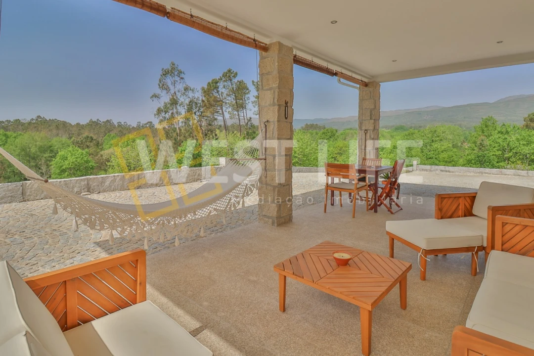 Moradia T5 para Venda em Santa Cruz da Trapa e São Cristóvão de Lafões Foto 12