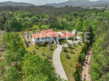 Moradia T5 para Venda em Santa Cruz da Trapa e São Cristóvão de Lafões