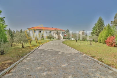 Moradia T5 para Venda em Santa Cruz da Trapa e São Cristóvão de Lafões