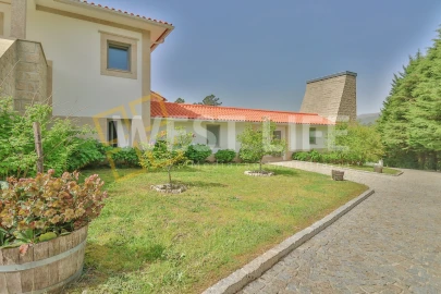 Moradia T5 para Venda em Santa Cruz da Trapa e São Cristóvão de Lafões