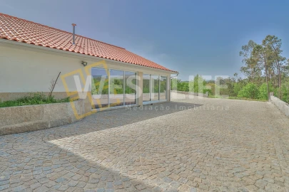 Moradia T5 para Venda em Santa Cruz da Trapa e São Cristóvão de Lafões