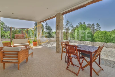 Moradia T5 para Venda em Santa Cruz da Trapa e São Cristóvão de Lafões