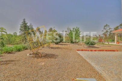 Moradia T5 para Venda em Santa Cruz da Trapa e São Cristóvão de Lafões