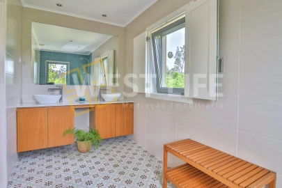 Moradia T5 para Venda em Santa Cruz da Trapa e São Cristóvão de Lafões