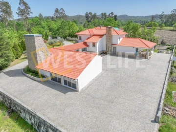 Moradia T5 para Venda em Santa Cruz da Trapa e São Cristóvão de Lafões