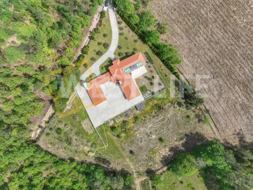 Moradia T5 para Venda em Santa Cruz da Trapa e São Cristóvão de Lafões