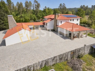 Moradia T5 para Venda em Santa Cruz da Trapa e São Cristóvão de Lafões