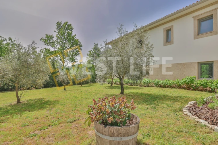 Moradia T5 para Venda em Santa Cruz da Trapa e São Cristóvão de Lafões Foto 4