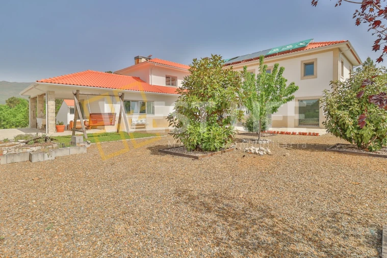 Moradia T5 para Venda em Santa Cruz da Trapa e São Cristóvão de Lafões Foto 17