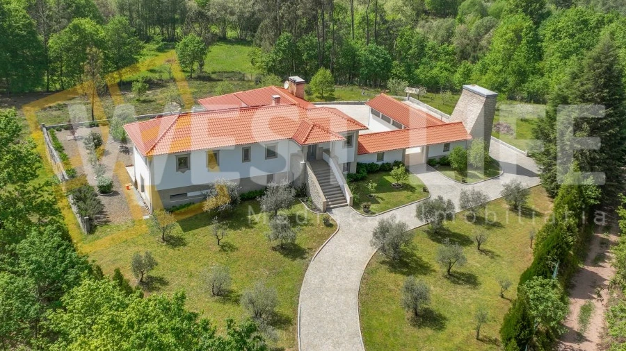 Moradia T5 para Venda em Santa Cruz da Trapa e São Cristóvão de Lafões