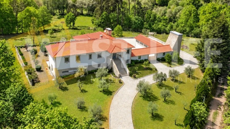 Moradia T5 para Venda em Santa Cruz da Trapa e São Cristóvão de Lafões