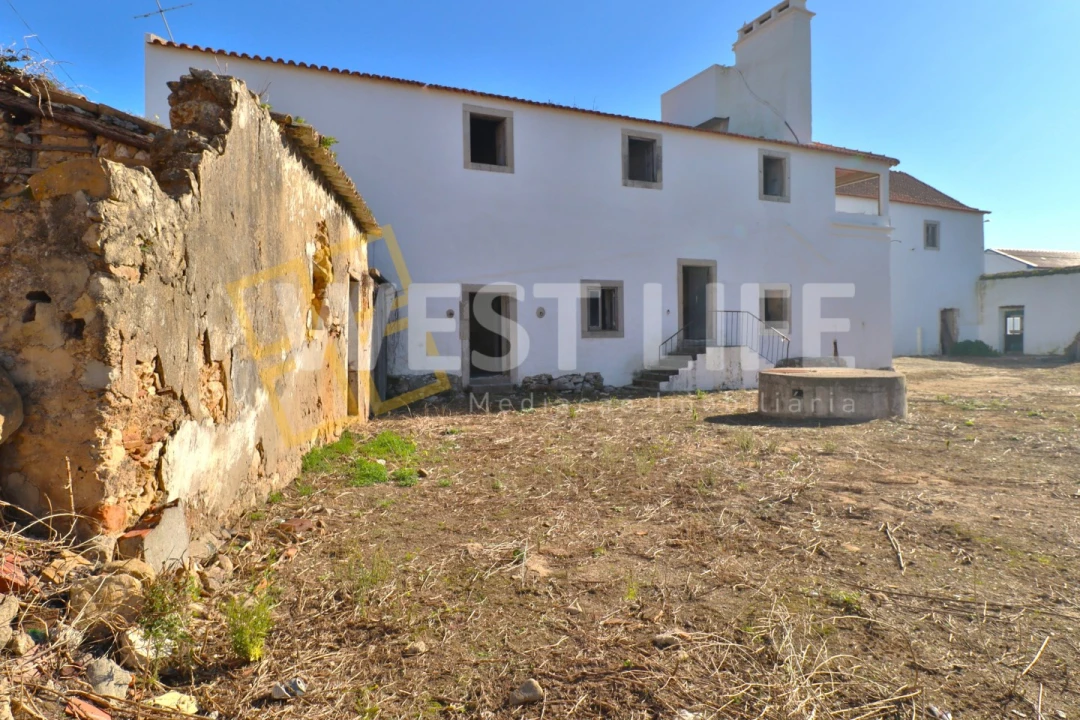 Moradia T10 para Venda em Vau Foto 6