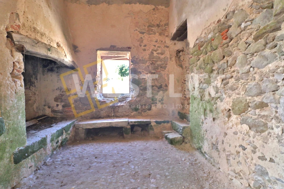 Moradia T10 para Venda em Vau Foto 9