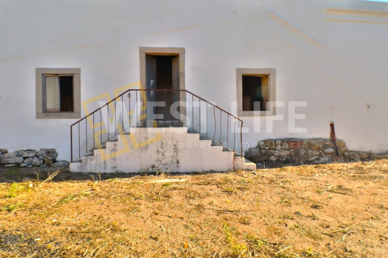 Moradia T10 para Venda em Vau Foto 17