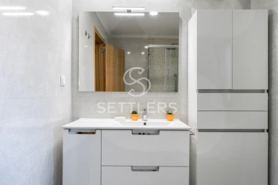 Apartamento T2 para Venda em Santa Maria e São Miguel, São Martinho, São Pedro Penaferrim