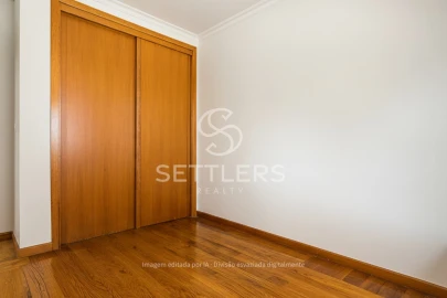 Apartamento T2 para Venda em Santa Maria e São Miguel, São Martinho, São Pedro Penaferrim