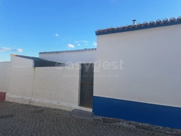 Moradia T2 para Venda em Santa Vitória e Mombeja