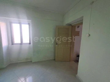 Moradia T2 para Venda em Santa Vitória e Mombeja