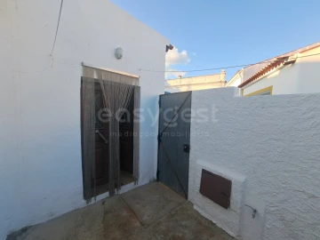 Moradia T2 para Venda em Santa Vitória e Mombeja