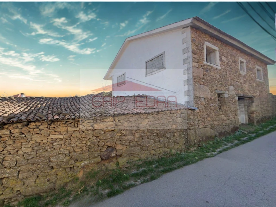 Moradia T3 para Venda em Bornes de Aguiar Foto 1