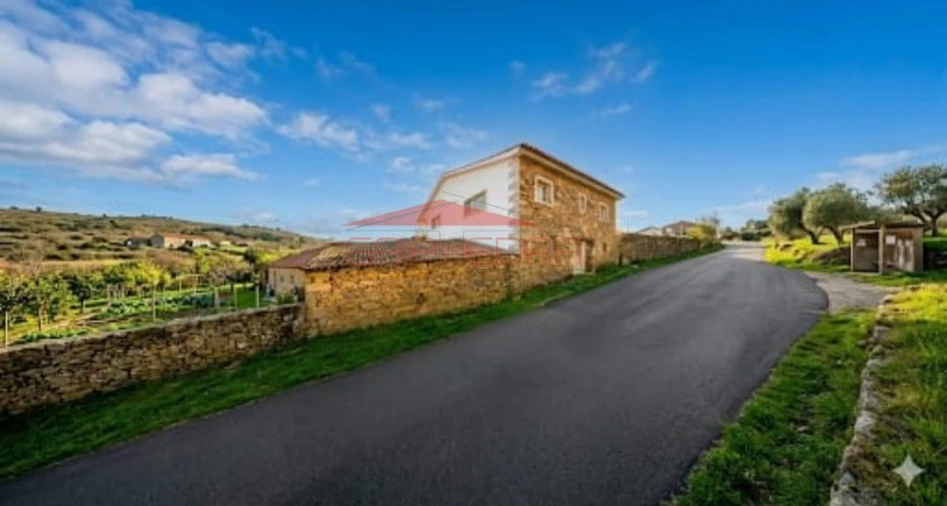 Moradia T3 para Venda em Bornes de Aguiar Foto 6