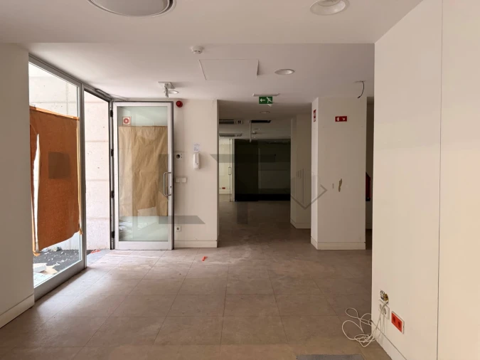 Loja para Arrendamento em Avenidas Novas Foto 8