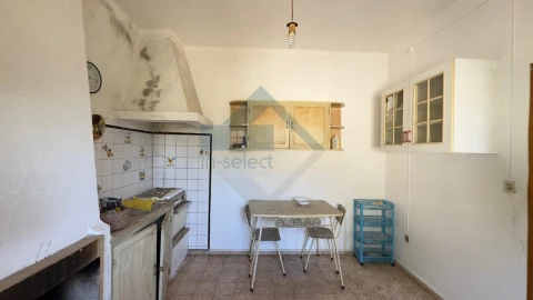 Moradia T2 para Venda em Loule (São Sebastião)