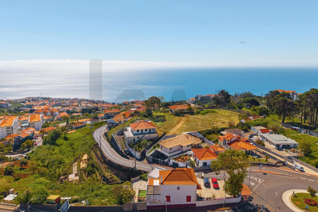 Moradia T4 para Venda em Caniço Foto 4