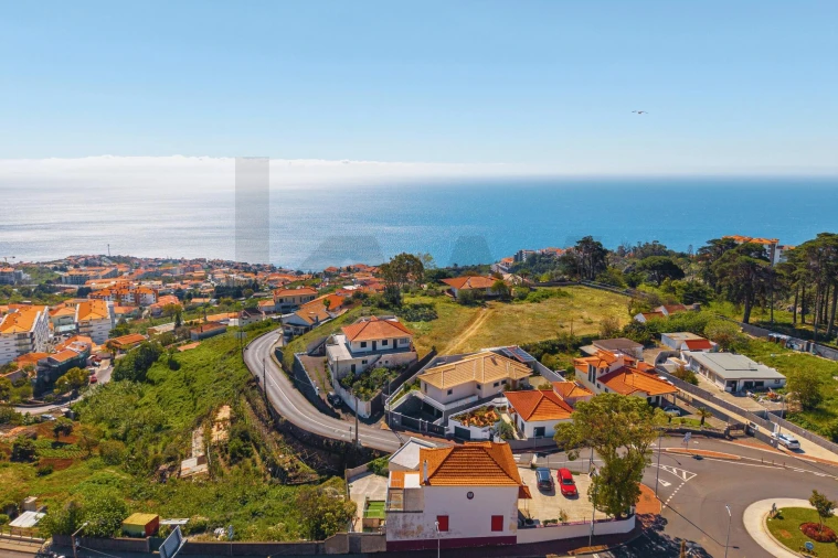 Moradia T4 para Venda em Caniço Foto 4