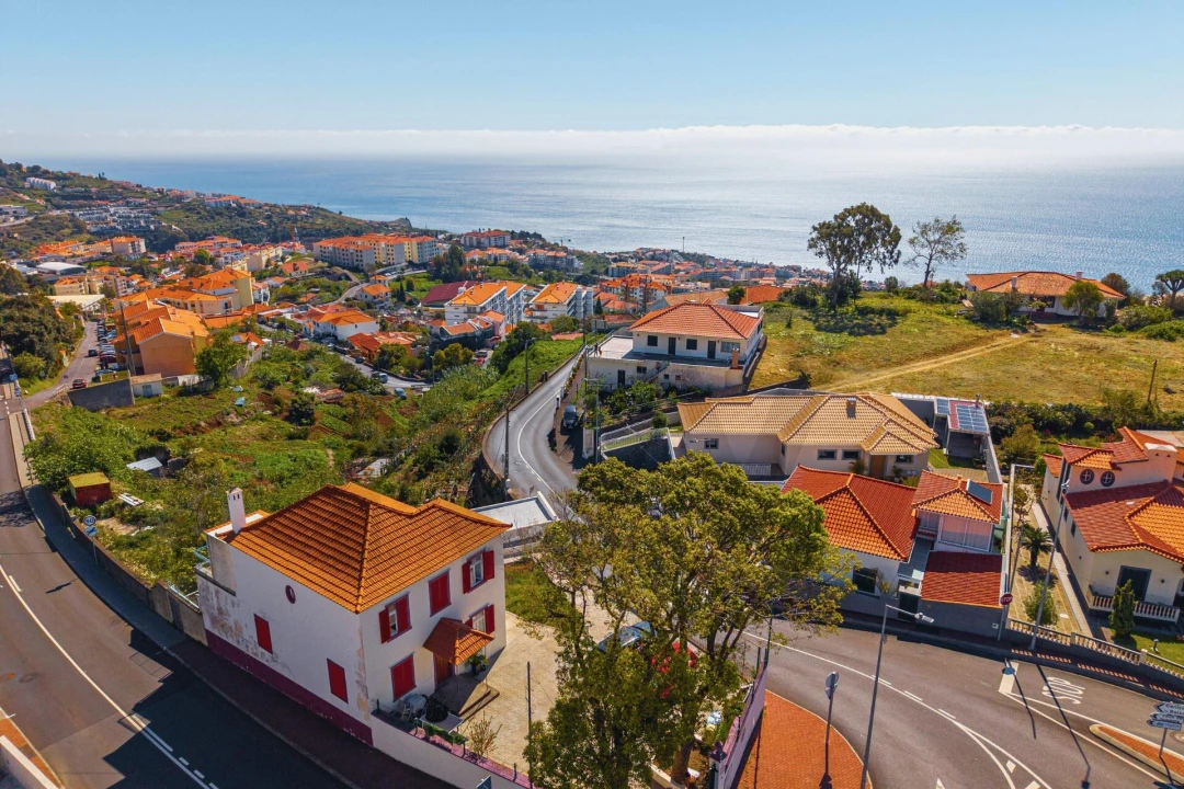 Moradia T4 para Venda em Caniço Foto 2