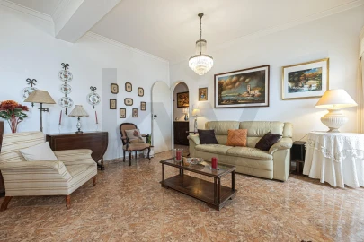 Apartamento T2 para Venda em Oeiras e São Julião da Barra, Paço de Arcos e Caxias