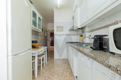 Apartamento T2 para Venda em Oeiras e São Julião da Barra, Paço de Arcos e Caxias