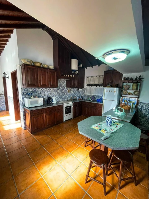 Moradia T7 para Venda em Vila do Porto