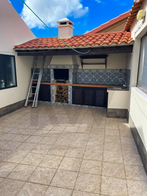 Moradia T7 para Venda em Vila do Porto