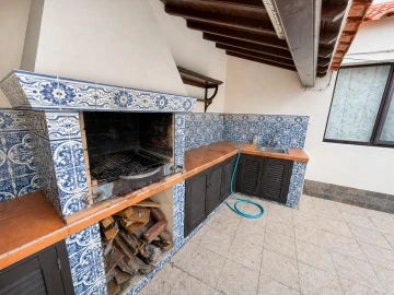 Moradia T7 para Venda em Vila do Porto