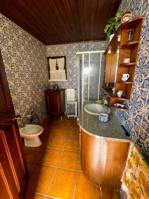 Moradia T7 para Venda em Vila do Porto