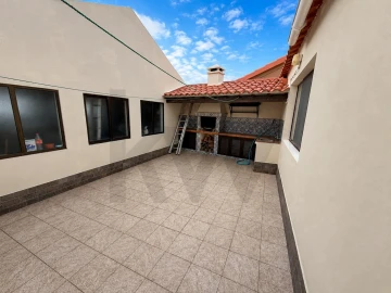 Moradia T7 para Venda em Vila do Porto