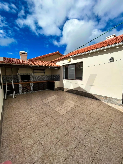 Moradia T7 para Venda em Vila do Porto