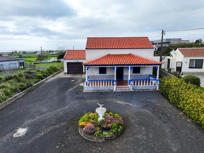 Moradia T7 para Venda em Vila do Porto