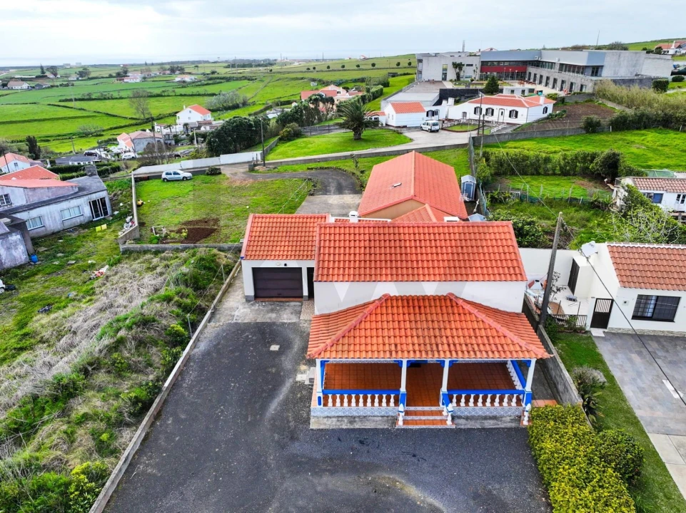 Moradia T7 para Venda em Vila do Porto Foto 20