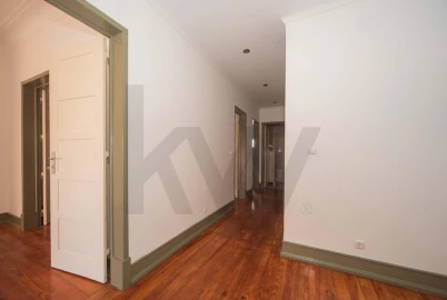 Apartamento T3 para Arrendamento em Areeiro