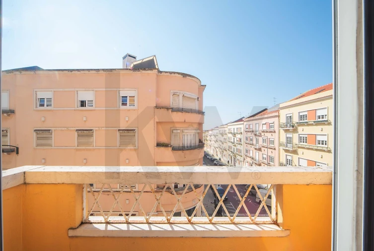 Apartamento T3 para Arrendamento em Areeiro Foto 13