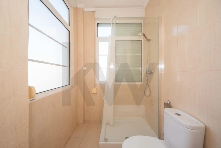 Apartamento T3 para Arrendamento em Areeiro Foto 24
