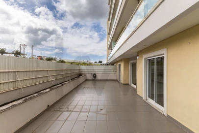 Apartamento T2 para Arrendamento em Oeiras e São Julião da Barra, Paço de Arcos e Caxias