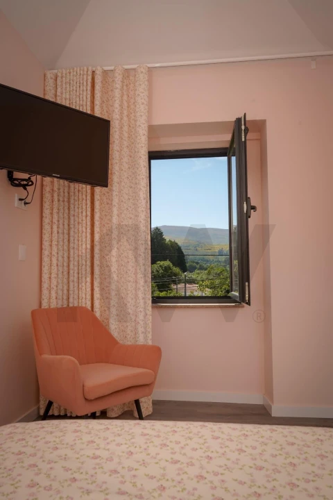 Moradia T6 para Venda em Moimenta da Serra e Vinhó